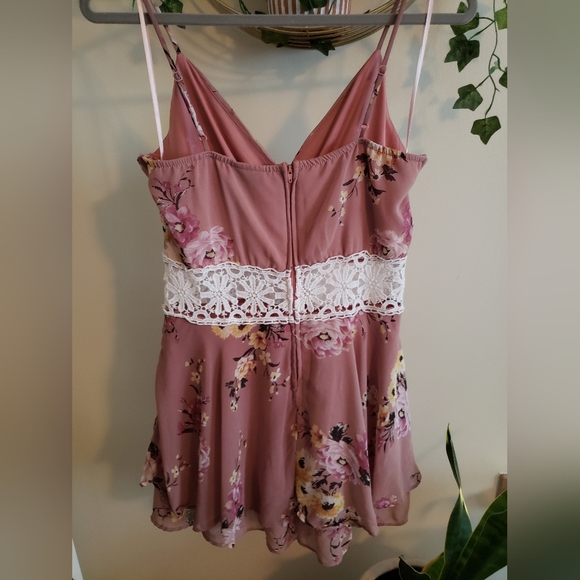 Romper Floral Mauve Pink Crochet Women's Spaghetti Straps Size Medium - Picture 3 of 8